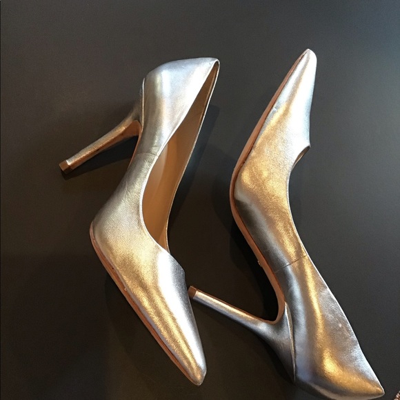 🌷CHARLES DAVID SILVER HEELS IN SIZE 8 1/2 - Picture 7 of 7